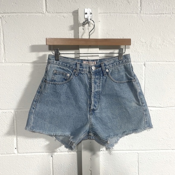 Guess Women’s Light Blue Front Button Closure Denim Shorts Sz 31 - Picture 1 of 4